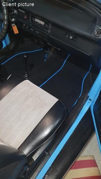 Teppichfußmatten schwarz mit blauen Nähten (4-teilig) 