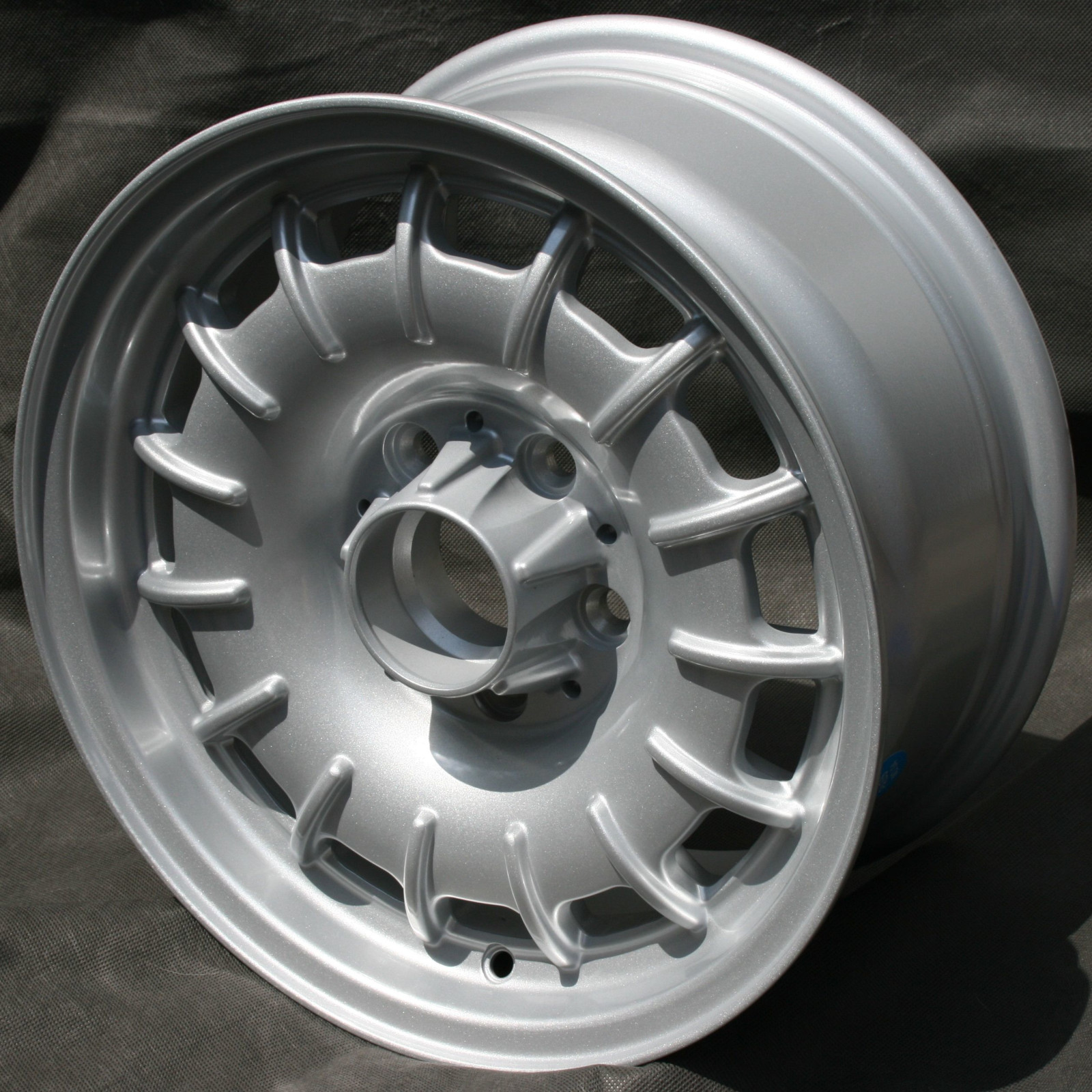 Maxilite Bundt Felge für Mercedes – 7x15 silber