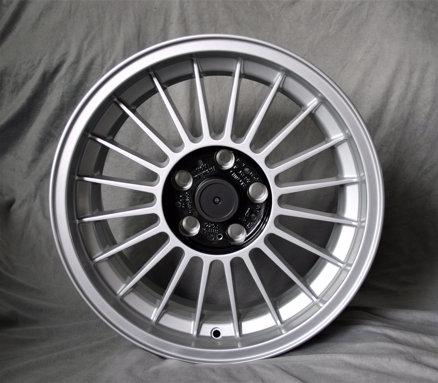 Maxilite Spoke Felge für BMW 9x17 silber/schwarz
