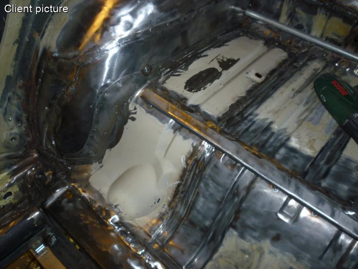 Reparaturblech im Kofferaum rechts