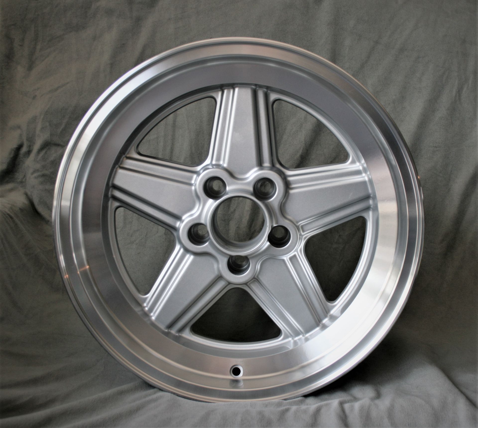 Felgensatz 2x Penta Style, 8x17 silber/glanzgedreht + Penta Style, 10x17 silber/glanzgedreht